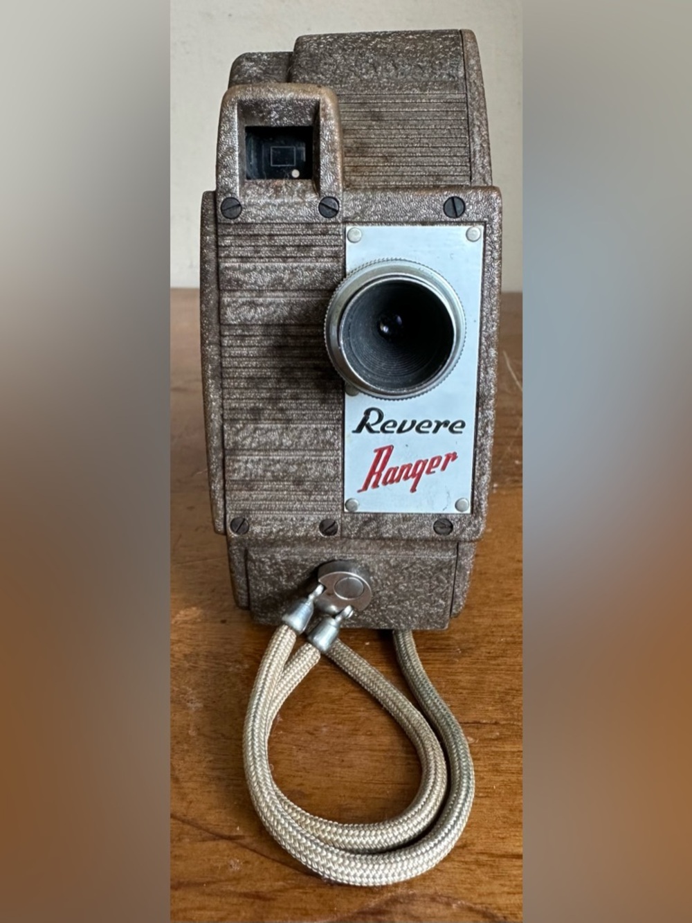 Vintage Revere Eight Ranger Model 81 Hand Crank 8mm Compact Movie Camera USA